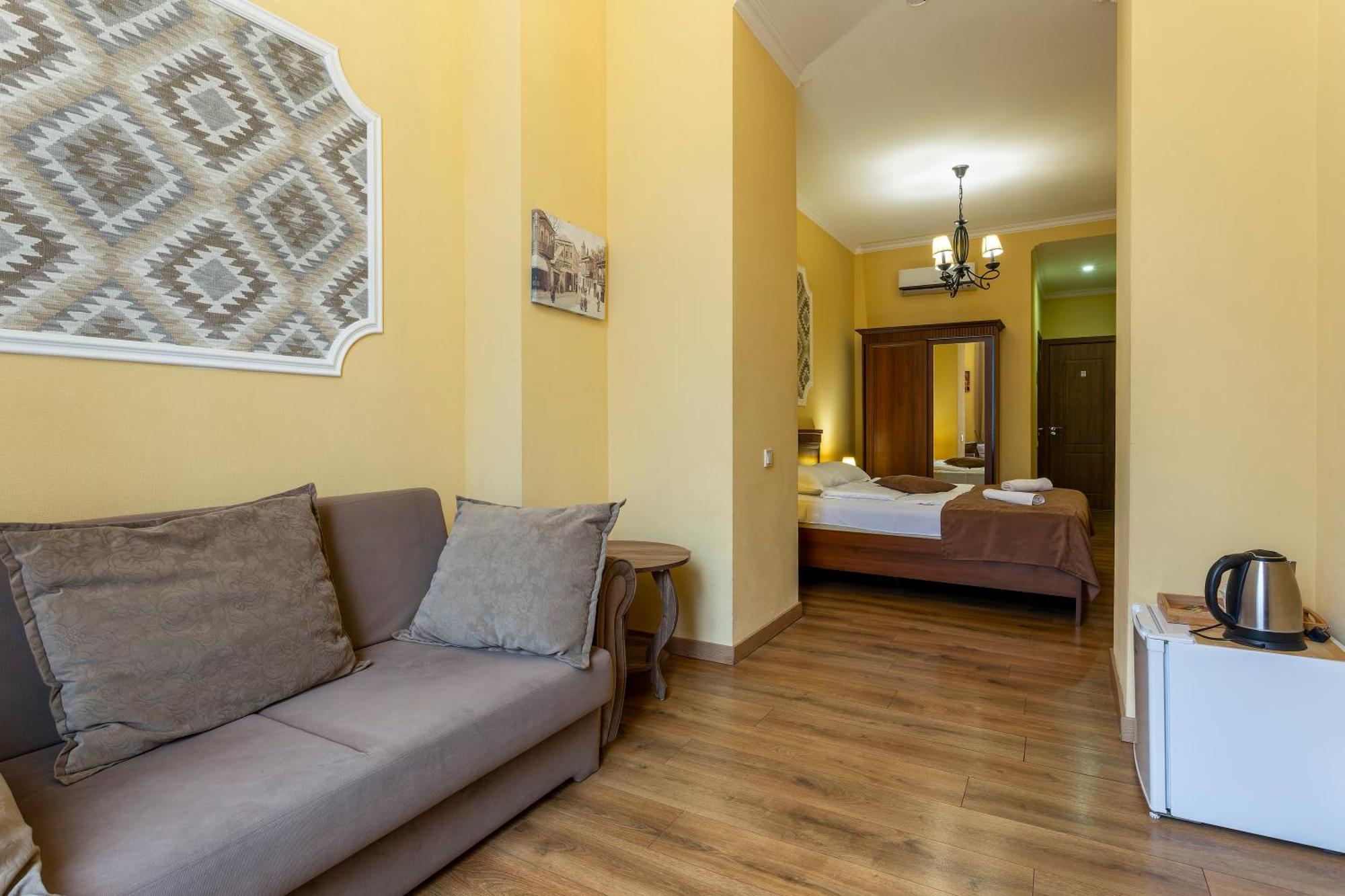 Hotel Middleton Tbilisi Bagian luar foto