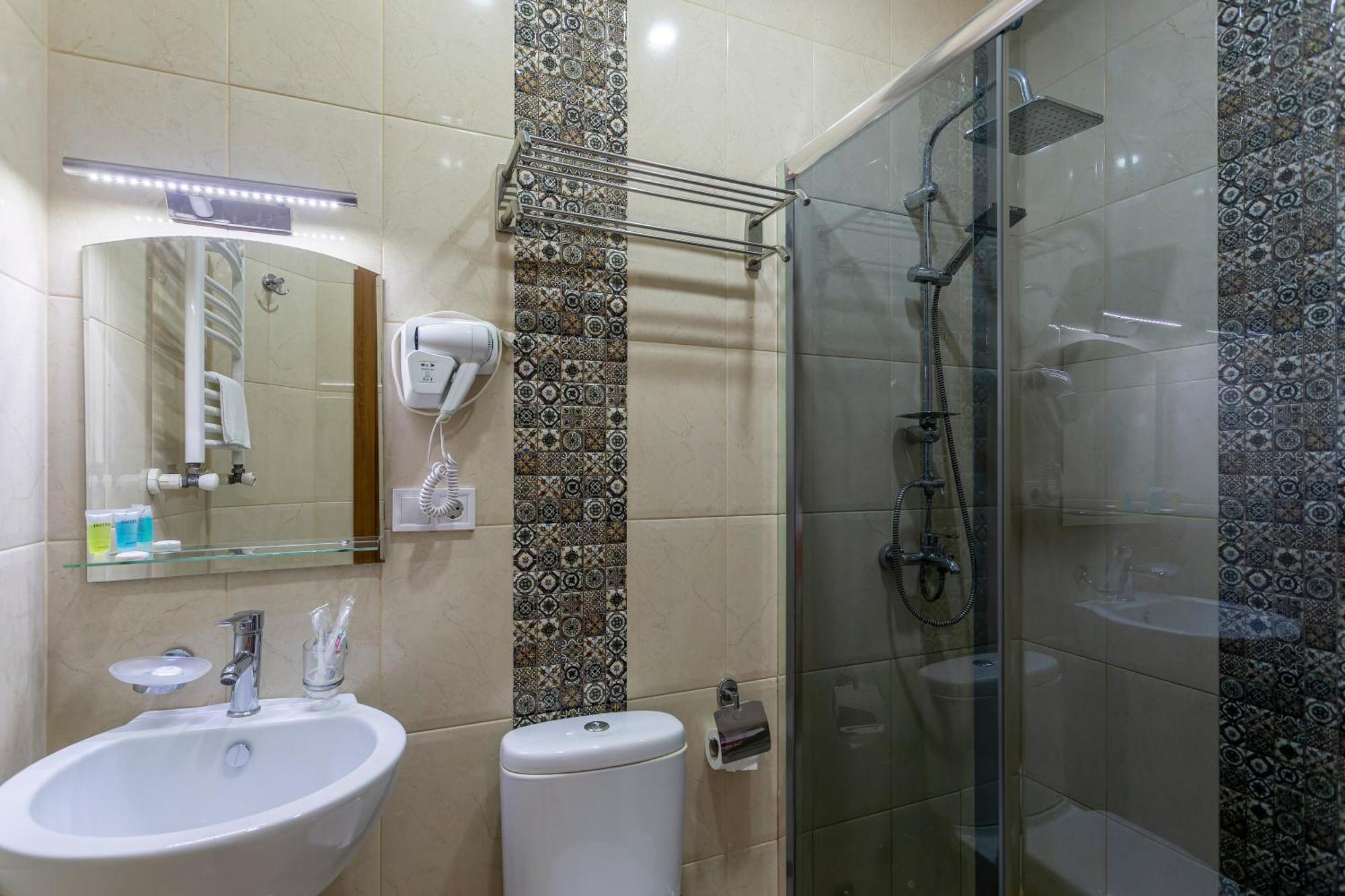 Hotel Middleton Tbilisi Bagian luar foto